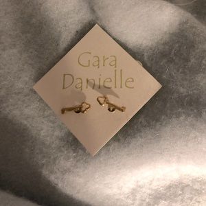 Gara Danielle 14k gold plated key studs 🔑 ⭐️